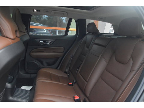 Volvo V60 T8 Hybride AWD Inscription | Panoramadak | Camera | Stoelverwarming | BLIS | Trekhaak |