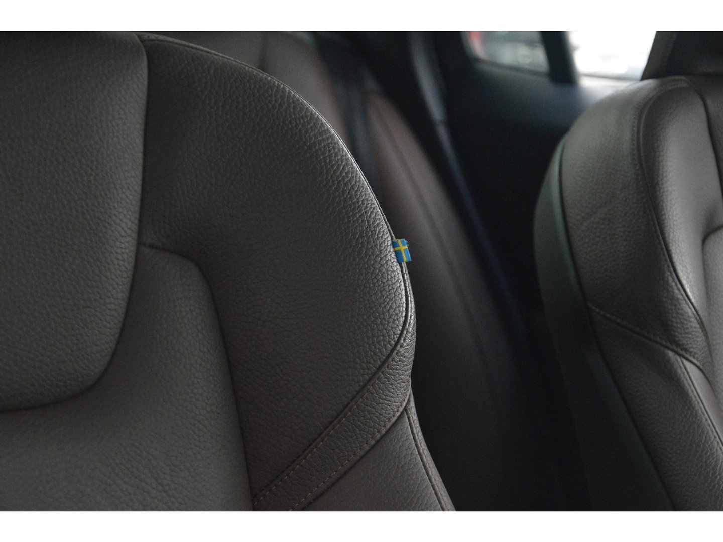 Volvo V60 T8 Hybride AWD Inscription | Panoramadak | Camera | Stoelverwarming | BLIS | Trekhaak |