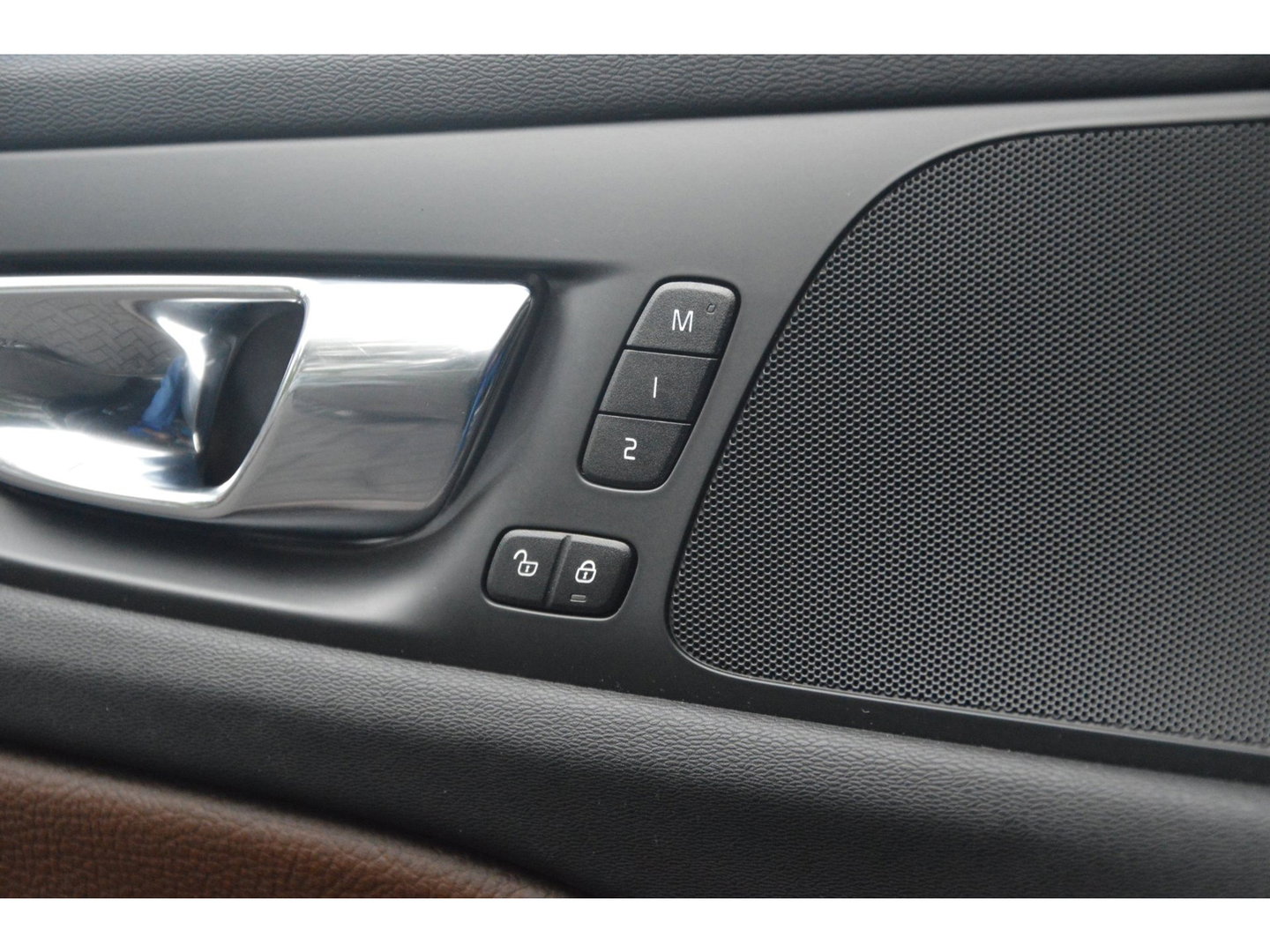 Volvo V60 T8 Hybride AWD Inscription | Panoramadak | Camera | Stoelverwarming | BLIS | Trekhaak |