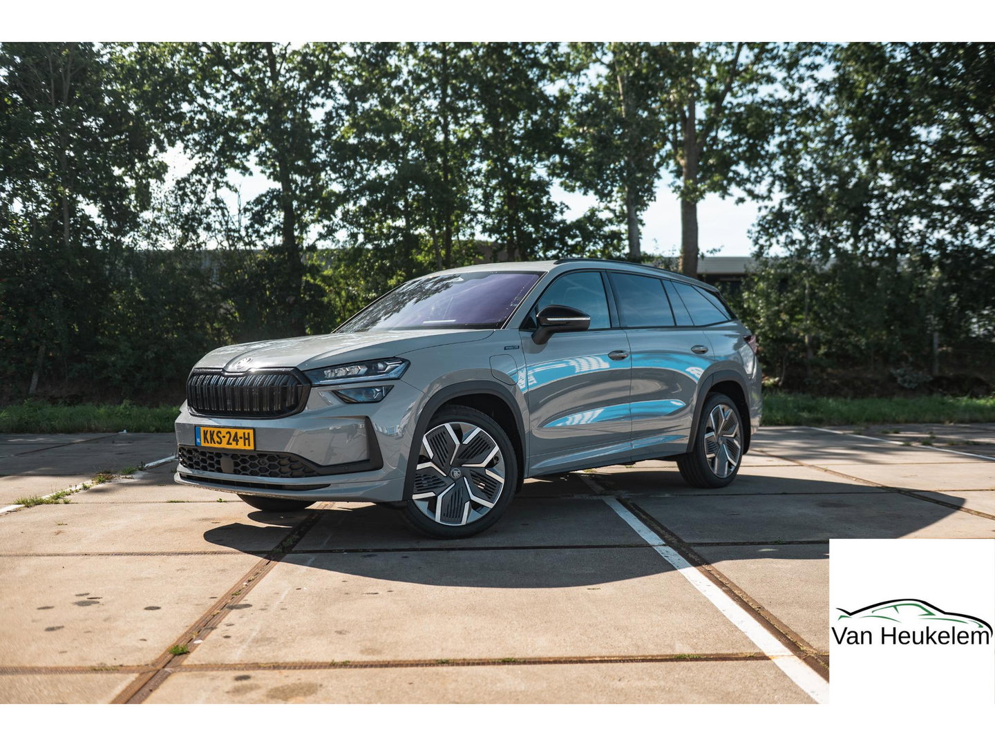 Škoda Kodiaq 1.5 TSI PHEV Sportline | PANO | TREKHAAK | 20" VELGEN | STEEL GREY