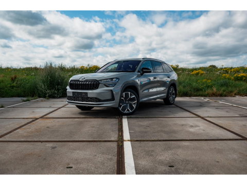 Škoda Kodiaq 1.5 TSI PHEV Sportline | PANO | TREKHAAK | 20" VELGEN | STEEL GREY