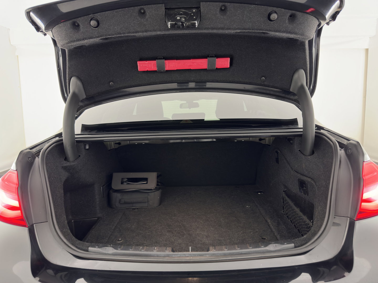 BMW 3-serie 330e Centennial High Executive M-Sportpack (Plug-in) (INCL.BTW) Aut. *LEATHER | FULL-LED | HEATED-SPORTSEATS | NAVI-FULLMAP | KEYLESS | PRIVACY-GLASS | ECC | PDC | CRUISE | 19''ALU*