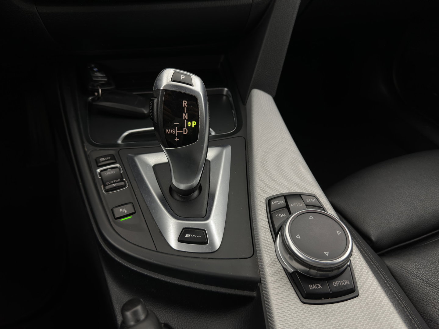 BMW 3-serie 330e Centennial High Executive M-Sportpack (Plug-in) (INCL.BTW) Aut. *LEATHER | FULL-LED | HEATED-SPORTSEATS | NAVI-FULLMAP | KEYLESS | PRIVACY-GLASS | ECC | PDC | CRUISE | 19''ALU*
