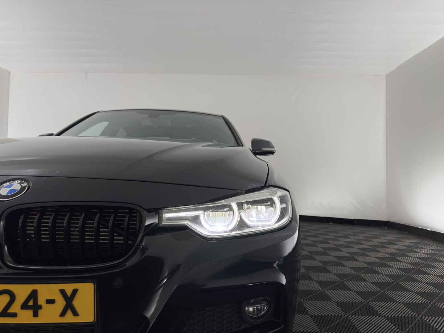 BMW 3-serie 330e Centennial High Executive M-Sportpack (Plug-in) (INCL.BTW) Aut. *LEATHER | FULL-LED | HEATED-SPORTSEATS | NAVI-FULLMAP | KEYLESS | PRIVACY-GLASS | ECC | PDC | CRUISE | 19''ALU*