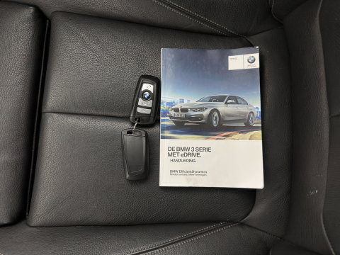 BMW 3-serie 330e Centennial High Executive M-Sportpack (Plug-in) (INCL.BTW) Aut. *LEATHER | FULL-LED | HEATED-SPORTSEATS | NAVI-FULLMAP | KEYLESS | PRIVACY-GLASS | ECC | PDC | CRUISE | 19''ALU*