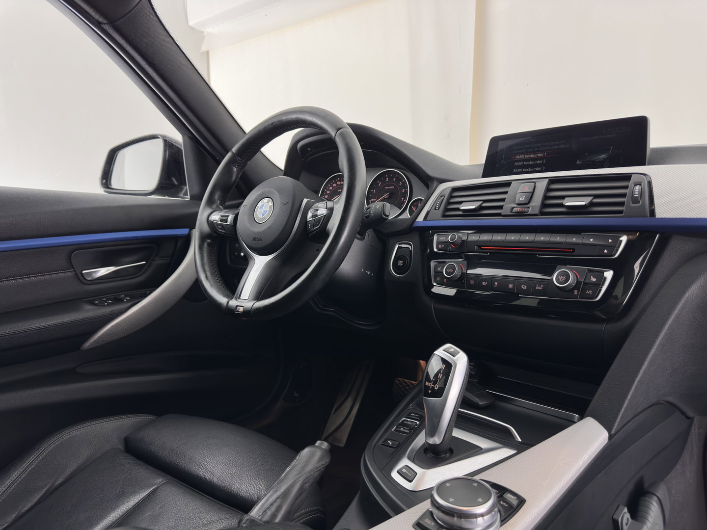 BMW 3-serie 330e Centennial High Executive M-Sportpack (Plug-in) (INCL.BTW) Aut. *LEATHER | FULL-LED | HEATED-SPORTSEATS | NAVI-FULLMAP | KEYLESS | PRIVACY-GLASS | ECC | PDC | CRUISE | 19''ALU*