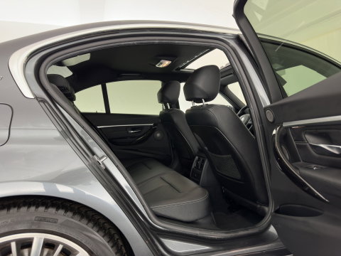 BMW 3-serie 330e High Executive (Plug-in) (INCL.BTW) Aut. *PANO | HEAD-UP | LEATHER | FULL-LED | MEMORY-PACK | HARMAN/KARDON | BLIND-SPOT | KEYLESS | CAMERA | NAVI-FULLMAP | DAB | PRIVACY-GLASS | ECC | PDC | 18''ALU*
