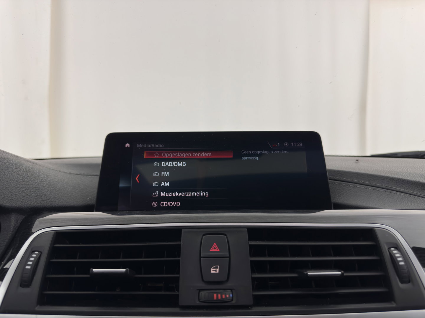 BMW 3-serie 330e High Executive (Plug-in) (INCL.BTW) Aut. *PANO | HEAD-UP | LEATHER | FULL-LED | MEMORY-PACK | HARMAN/KARDON | BLIND-SPOT | KEYLESS | CAMERA | NAVI-FULLMAP | DAB | PRIVACY-GLASS | ECC | PDC | 18''ALU*