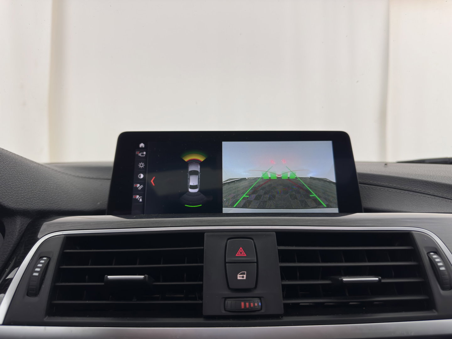 BMW 3-serie 330e High Executive (Plug-in) (INCL.BTW) Aut. *PANO | HEAD-UP | LEATHER | FULL-LED | MEMORY-PACK | HARMAN/KARDON | BLIND-SPOT | KEYLESS | CAMERA | NAVI-FULLMAP | DAB | PRIVACY-GLASS | ECC | PDC | 18''ALU*