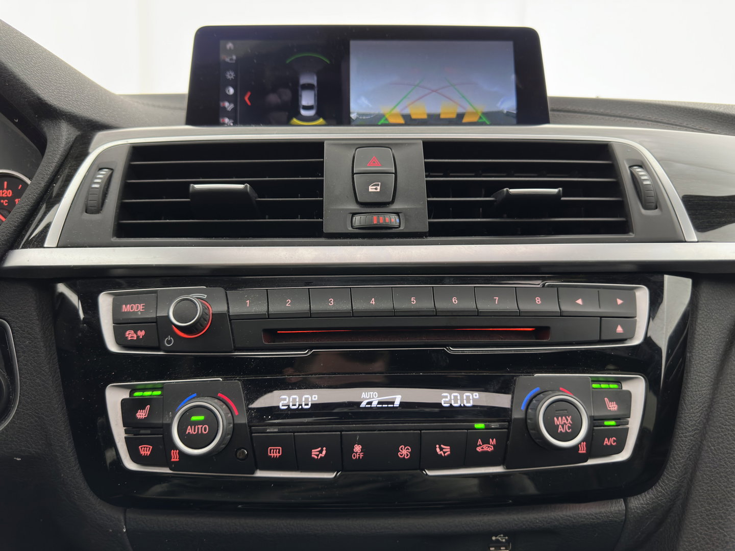 BMW 3-serie 330e High Executive (Plug-in) (INCL.BTW) Aut. *PANO | HEAD-UP | LEATHER | FULL-LED | MEMORY-PACK | HARMAN/KARDON | BLIND-SPOT | KEYLESS | CAMERA | NAVI-FULLMAP | DAB | PRIVACY-GLASS | ECC | PDC | 18''ALU*