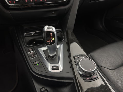 BMW 3-serie 330e High Executive (Plug-in) (INCL.BTW) Aut. *PANO | HEAD-UP | LEATHER | FULL-LED | MEMORY-PACK | HARMAN/KARDON | BLIND-SPOT | KEYLESS | CAMERA | NAVI-FULLMAP | DAB | PRIVACY-GLASS | ECC | PDC | 18''ALU*