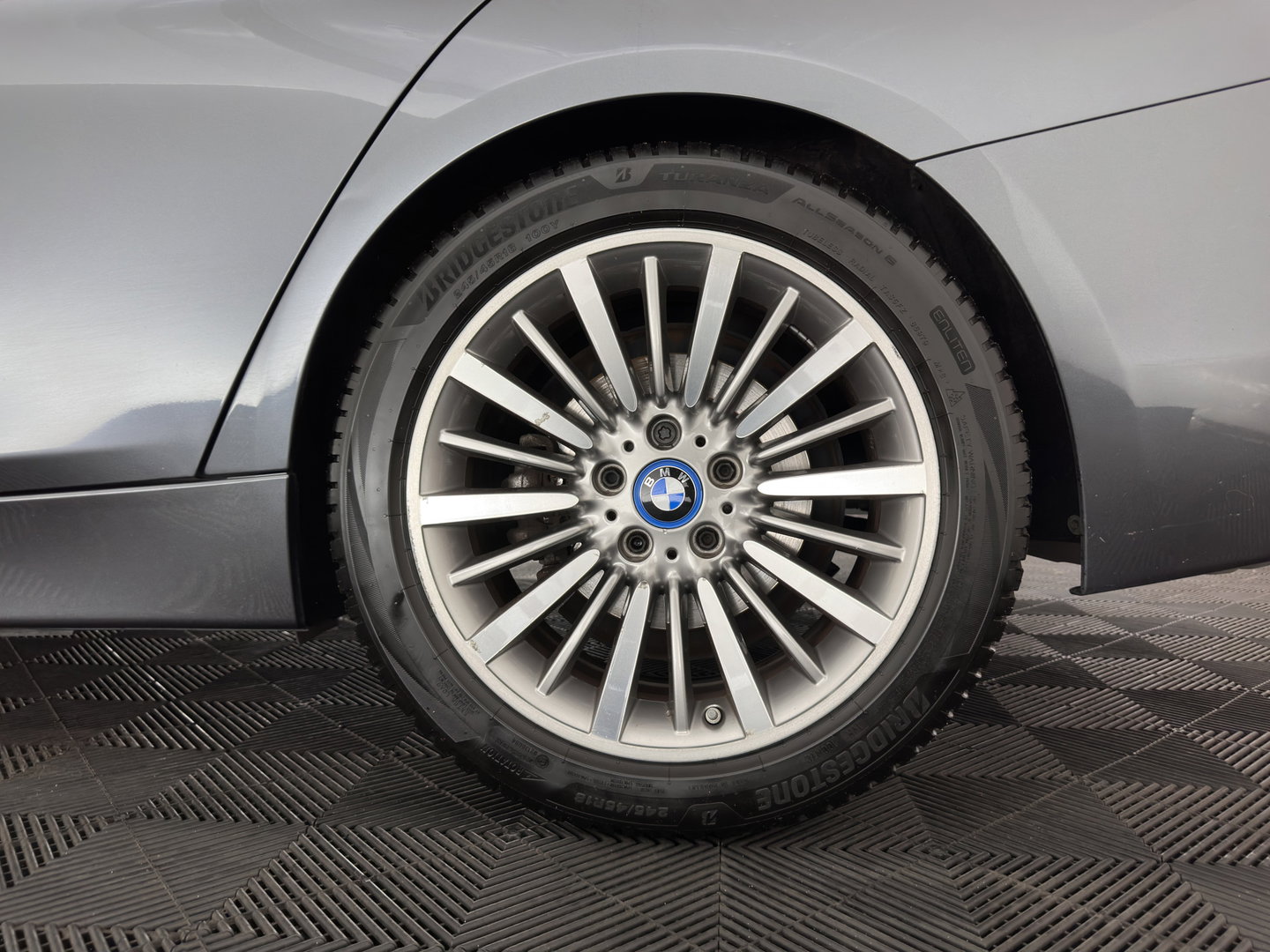 BMW 3-serie 330e High Executive (Plug-in) (INCL.BTW) Aut. *PANO | HEAD-UP | LEATHER | FULL-LED | MEMORY-PACK | HARMAN/KARDON | BLIND-SPOT | KEYLESS | CAMERA | NAVI-FULLMAP | DAB | PRIVACY-GLASS | ECC | PDC | 18''ALU*