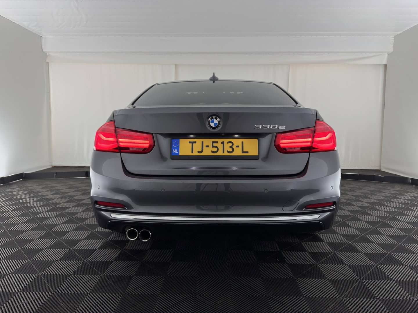 BMW 3-serie 330e High Executive (Plug-in) (INCL.BTW) Aut. *PANO | HEAD-UP | LEATHER | FULL-LED | MEMORY-PACK | HARMAN/KARDON | BLIND-SPOT | KEYLESS | CAMERA | NAVI-FULLMAP | DAB | PRIVACY-GLASS | ECC | PDC | 18''ALU*