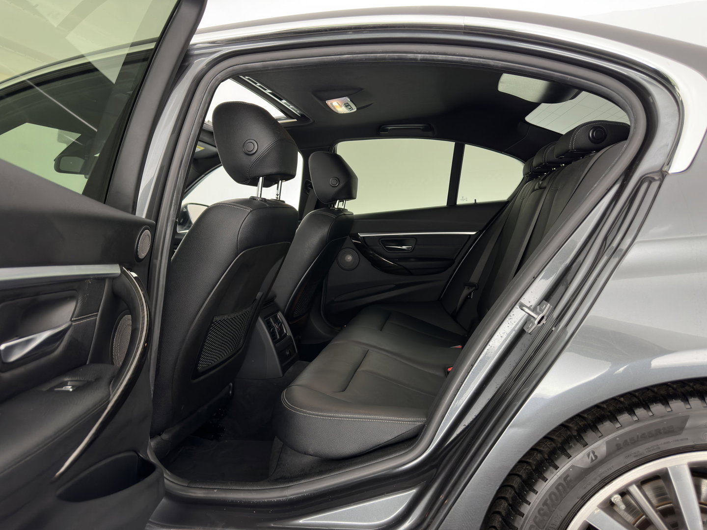 BMW 3-serie 330e High Executive (Plug-in) (INCL.BTW) Aut. *PANO | HEAD-UP | LEATHER | FULL-LED | MEMORY-PACK | HARMAN/KARDON | BLIND-SPOT | KEYLESS | CAMERA | NAVI-FULLMAP | DAB | PRIVACY-GLASS | ECC | PDC | 18''ALU*