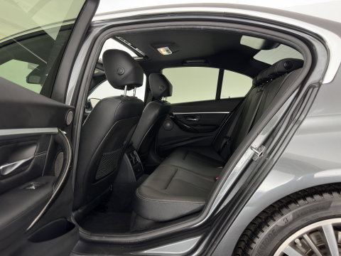 BMW 3-serie 330e High Executive (Plug-in) (INCL.BTW) Aut. *PANO | HEAD-UP | LEATHER | FULL-LED | MEMORY-PACK | HARMAN/KARDON | BLIND-SPOT | KEYLESS | CAMERA | NAVI-FULLMAP | DAB | PRIVACY-GLASS | ECC | PDC | 18''ALU*
