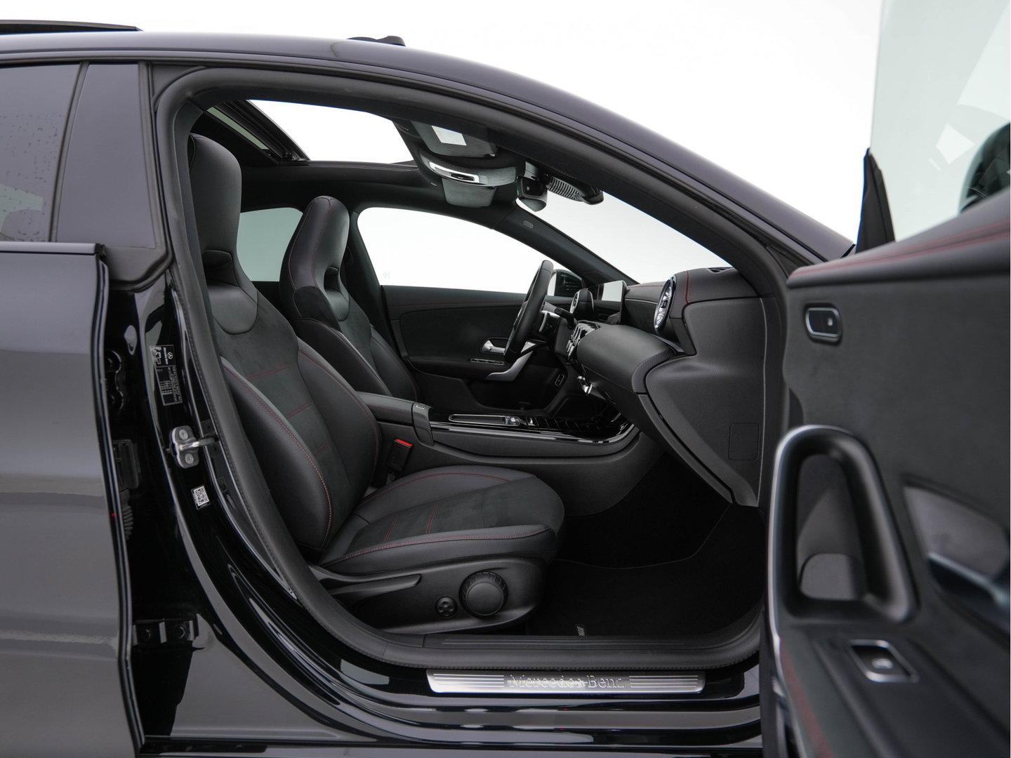 Mercedes-Benz CLA-Klasse 250 e Star Edition [3-Fase-11kW] {SoH-97%} (INCL.BTW) Aut. *PANO | LEATHER-MICROFIBRE | FULL-LED | HEATED-SPORTSEATS | AMBIENT-LIGHT | DIGI-COCKPIT | DAB+ | NAVI-FULLMAP | CAMERA | PRIVACYGLASS | SHIFTPADDLES | 18''ALU*