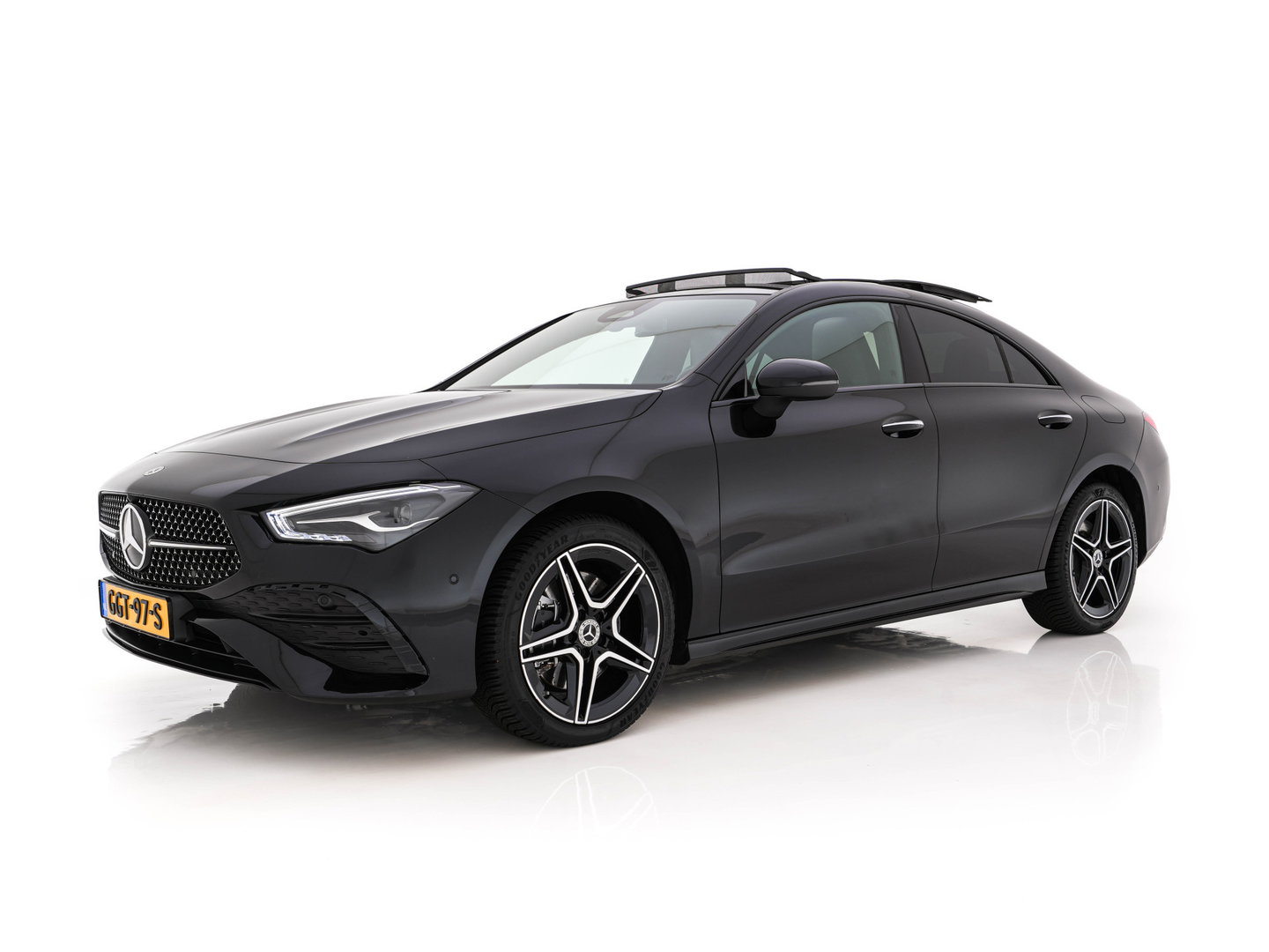 Mercedes-Benz CLA-Klasse 250 e Star Edition [3-Fase-11kW] {SoH-97%} (INCL.BTW) Aut. *PANO | LEATHER-MICROFIBRE | FULL-LED | HEATED-SPORTSEATS | AMBIENT-LIGHT | DIGI-COCKPIT | DAB+ | NAVI-FULLMAP | CAMERA | PRIVACYGLASS | SHIFTPADDLES | 18''ALU*
