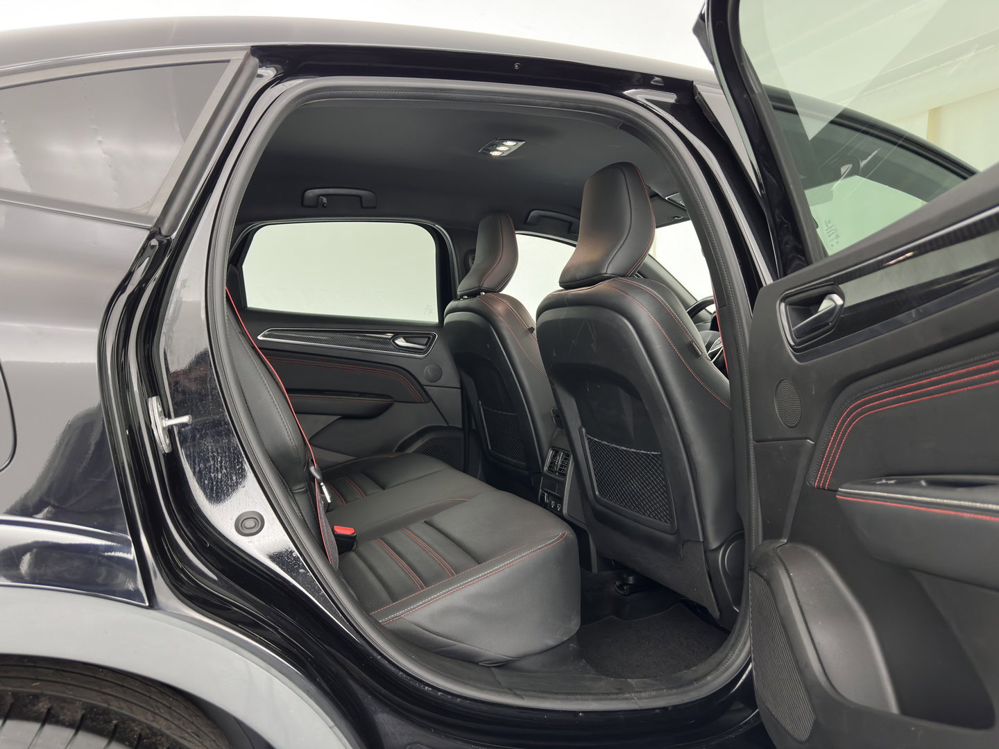 Renault Arkana 1.6 E-Tech Hybrid 145 R.S. Line (Plug-in) (INCL-BTW) Aut. *LEATHER-FABRIC | FULL-LED | BLINDSPOT | CAMERA | BOSE-SOUND | HEATED-SPORTSEATS | KEYLESS | AMBIENTLIGHT | DIGI-COCKPIT | PRIVACY-GLASS | NAVI-FULLMAP | ECC | ADAPTIVE-CRUISE