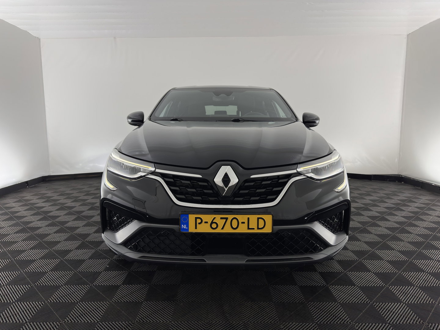 Renault Arkana 1.6 E-Tech Hybrid 145 R.S. Line (Plug-in) (INCL-BTW) Aut. *LEATHER-FABRIC | FULL-LED | BLINDSPOT | CAMERA | BOSE-SOUND | HEATED-SPORTSEATS | KEYLESS | AMBIENTLIGHT | DIGI-COCKPIT | PRIVACY-GLASS | NAVI-FULLMAP | ECC | ADAPTIVE-CRUISE