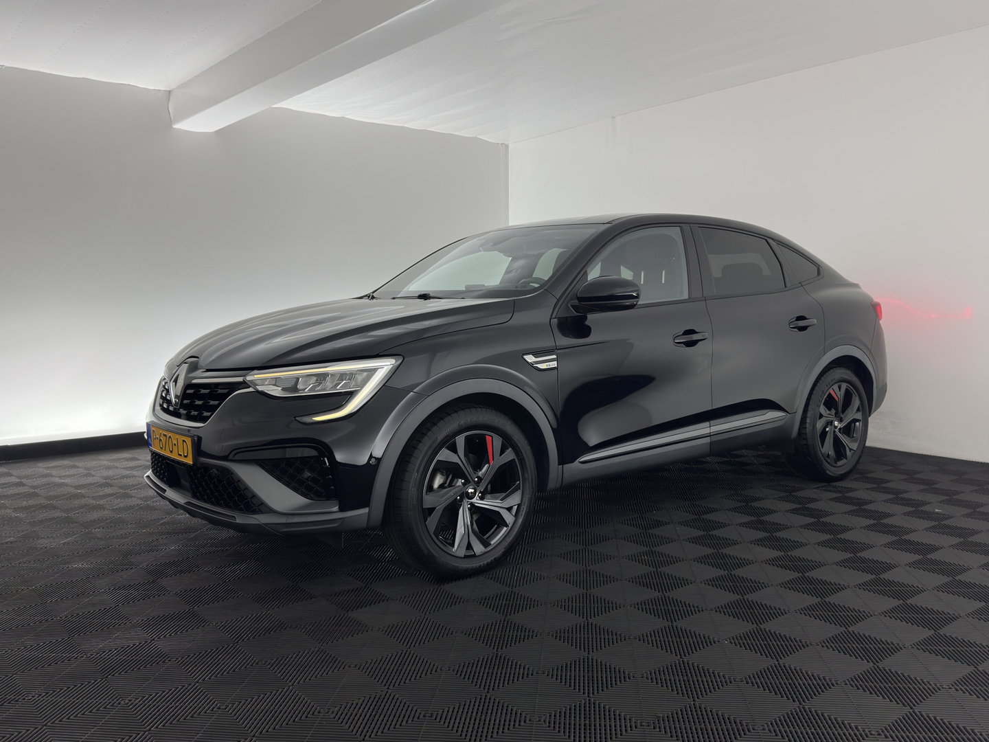 Renault Arkana 1.6 E-Tech Hybrid 145 R.S. Line (Plug-in) (INCL-BTW) Aut. *LEATHER-FABRIC | FULL-LED | BLINDSPOT | CAMERA | BOSE-SOUND | HEATED-SPORTSEATS | KEYLESS | AMBIENTLIGHT | DIGI-COCKPIT | PRIVACY-GLASS | NAVI-FULLMAP | ECC | ADAPTIVE-CRUISE