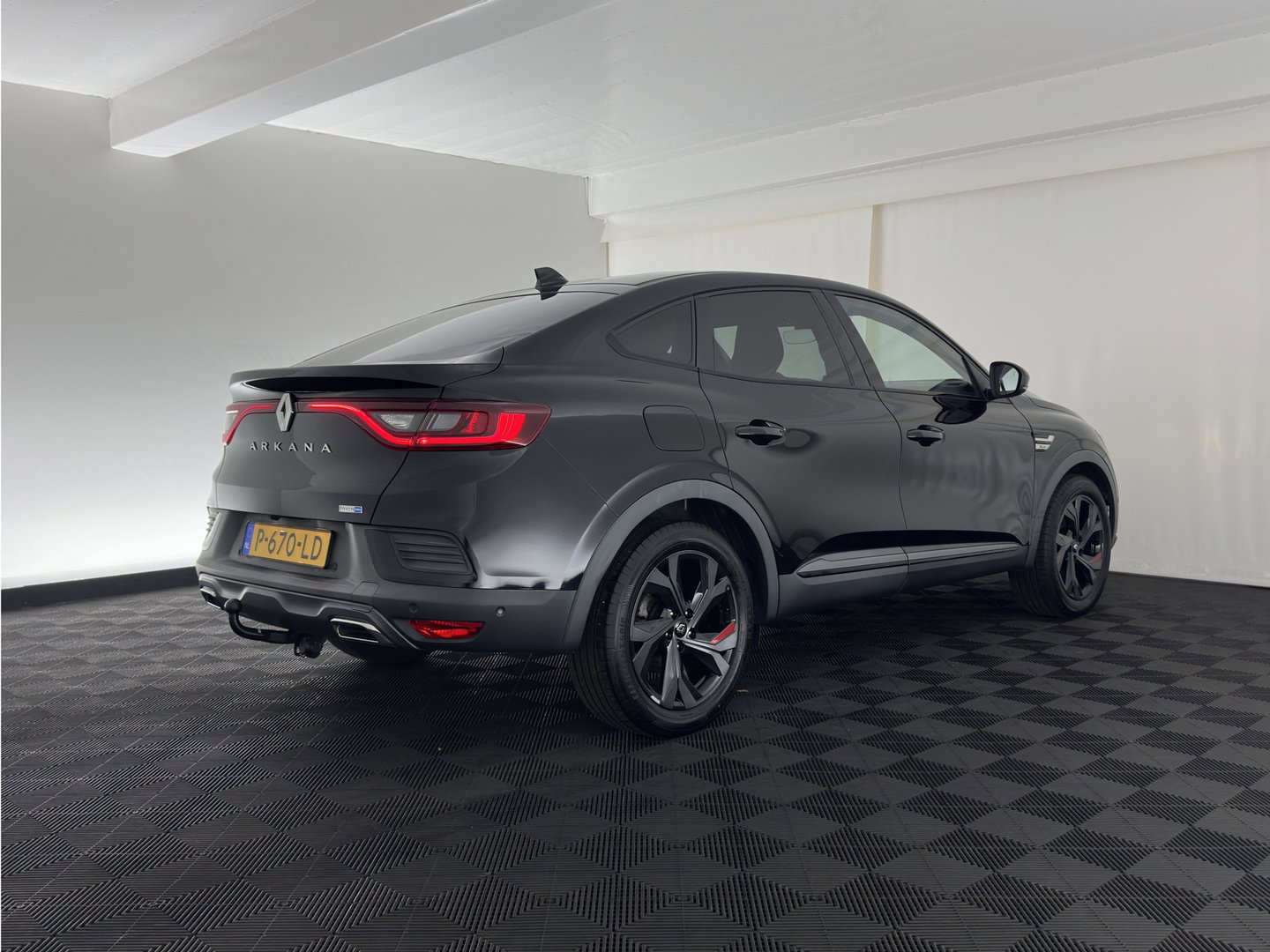 Renault Arkana 1.6 E-Tech Hybrid 145 R.S. Line (Plug-in) (INCL-BTW) Aut. *LEATHER-FABRIC | FULL-LED | BLINDSPOT | CAMERA | BOSE-SOUND | HEATED-SPORTSEATS | KEYLESS | AMBIENTLIGHT | DIGI-COCKPIT | PRIVACY-GLASS | NAVI-FULLMAP | ECC | ADAPTIVE-CRUISE