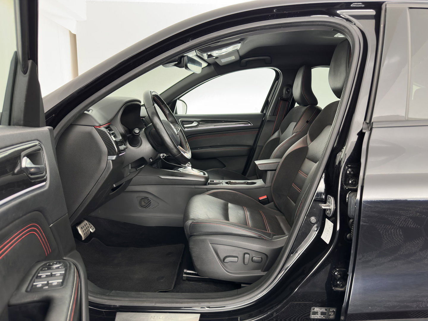 Renault Arkana 1.6 E-Tech Hybrid 145 R.S. Line (Plug-in) (INCL-BTW) Aut. *LEATHER-FABRIC | FULL-LED | BLINDSPOT | CAMERA | BOSE-SOUND | HEATED-SPORTSEATS | KEYLESS | AMBIENTLIGHT | DIGI-COCKPIT | PRIVACY-GLASS | NAVI-FULLMAP | ECC | ADAPTIVE-CRUISE