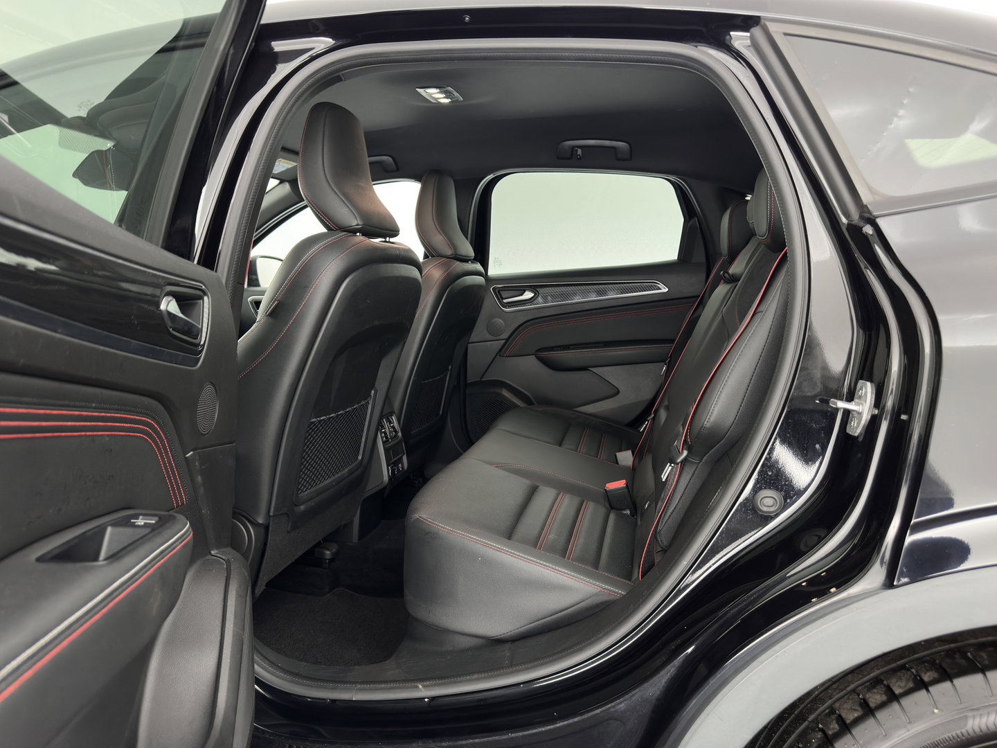 Renault Arkana 1.6 E-Tech Hybrid 145 R.S. Line (Plug-in) (INCL-BTW) Aut. *LEATHER-FABRIC | FULL-LED | BLINDSPOT | CAMERA | BOSE-SOUND | HEATED-SPORTSEATS | KEYLESS | AMBIENTLIGHT | DIGI-COCKPIT | PRIVACY-GLASS | NAVI-FULLMAP | ECC | ADAPTIVE-CRUISE