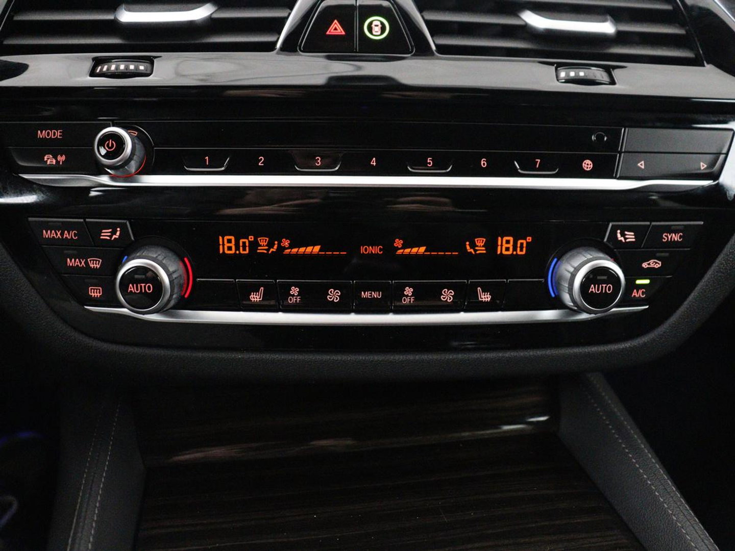 BMW 5 Serie Touring 520i High Executive Edition | Leder | Elektrische stoelen | Stoelverwarming | Cruise control | Sfeer verlichting | Carplay | Climate control | Camera | Park assist | Trekhaak