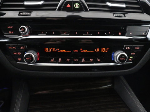 BMW 5 Serie Touring 520i High Executive Edition | Leder | Elektrische stoelen | Stoelverwarming | Cruise control | Sfeer verlichting | Carplay | Climate control | Camera | Park assist | Trekhaak