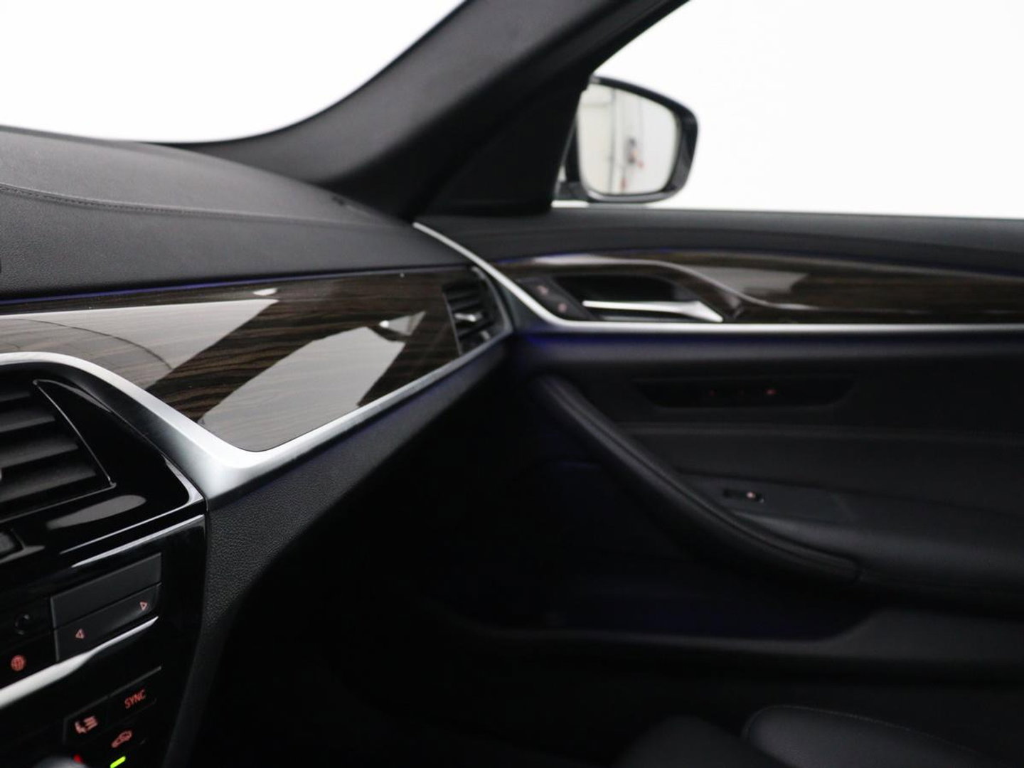 BMW 5 Serie Touring 520i High Executive Edition | Leder | Elektrische stoelen | Stoelverwarming | Cruise control | Sfeer verlichting | Carplay | Climate control | Camera | Park assist | Trekhaak