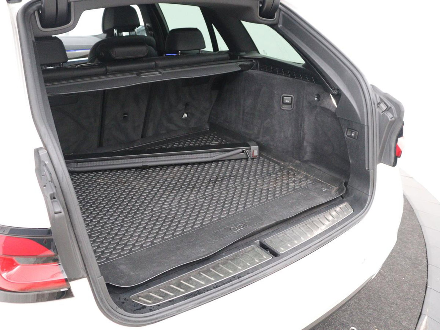 BMW 5 Serie Touring 520i High Executive Edition | Leder | Elektrische stoelen | Stoelverwarming | Cruise control | Sfeer verlichting | Carplay | Climate control | Camera | Park assist | Trekhaak