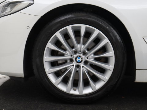 BMW 5 Serie Touring 520i High Executive Edition | Leder | Elektrische stoelen | Stoelverwarming | Cruise control | Sfeer verlichting | Carplay | Climate control | Camera | Park assist | Trekhaak