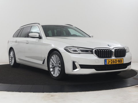 BMW 5 Serie Touring 520i High Executive Edition | Leder | Elektrische stoelen | Stoelverwarming | Cruise control | Sfeer verlichting | Carplay | Climate control | Camera | Park assist | Trekhaak