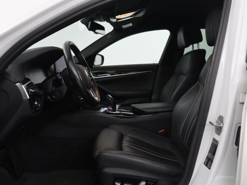 BMW 5 Serie Touring 520i High Executive Edition | Leder | Elektrische stoelen | Stoelverwarming | Cruise control | Sfeer verlichting | Carplay | Climate control | Camera | Park assist | Trekhaak