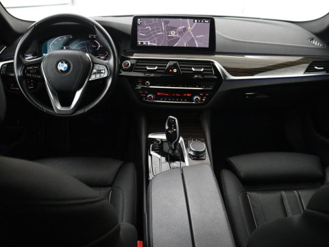 BMW 5 Serie Touring 520i High Executive Edition | Leder | Elektrische stoelen | Stoelverwarming | Cruise control | Sfeer verlichting | Carplay | Climate control | Camera | Park assist | Trekhaak