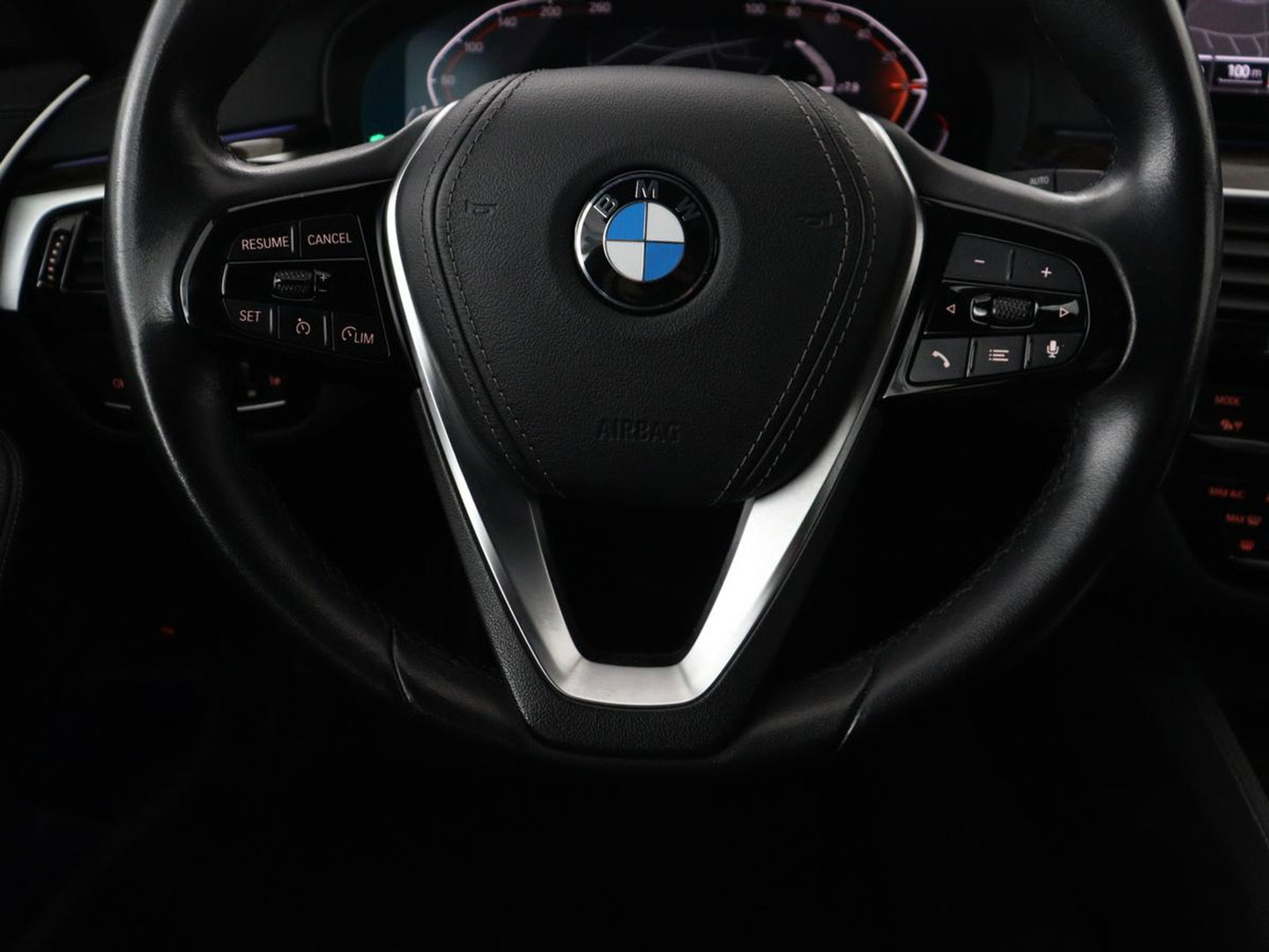 BMW 5 Serie Touring 520i High Executive Edition | Leder | Elektrische stoelen | Stoelverwarming | Cruise control | Sfeer verlichting | Carplay | Climate control | Camera | Park assist | Trekhaak