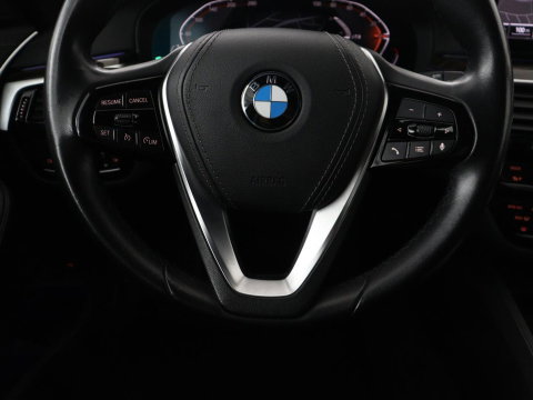 BMW 5 Serie Touring 520i High Executive Edition | Leder | Elektrische stoelen | Stoelverwarming | Cruise control | Sfeer verlichting | Carplay | Climate control | Camera | Park assist | Trekhaak