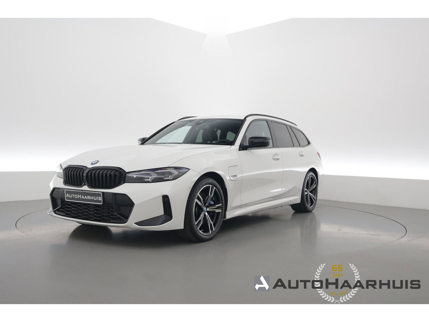 BMW 3-serie 330e M-Sport | Rijklaar! | Widescreen | ShadowLine | HUD | Dodehoek | Leder | Stuur-Stoelverw. | Nav+App.Connect | Sfeerverl. | Elek. Klep | LED | Rijmodus | Cruise V