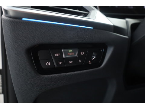 BMW 3-serie 330e M-Sport | Rijklaar! | Widescreen | ShadowLine | HUD | Dodehoek | Leder | Stuur-Stoelverw. | Nav+App.Connect | Sfeerverl. | Elek. Klep | LED | Rijmodus | Cruise V
