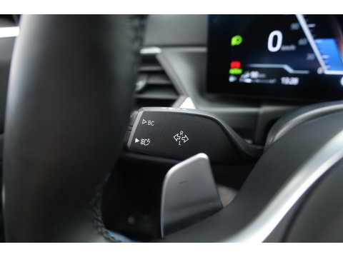 BMW 3-serie 330e M-Sport | Rijklaar! | Widescreen | ShadowLine | HUD | Dodehoek | Leder | Stuur-Stoelverw. | Nav+App.Connect | Sfeerverl. | Elek. Klep | LED | Rijmodus | Cruise V
