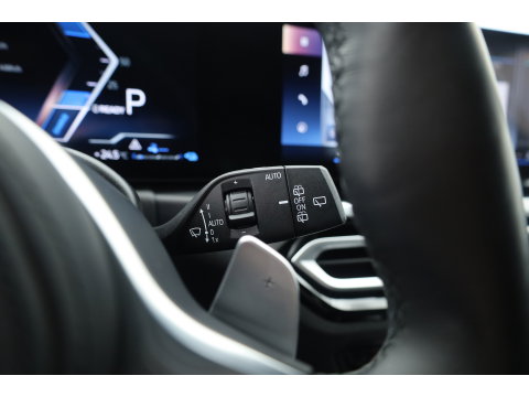 BMW 3-serie 330e M-Sport | Rijklaar! | Widescreen | ShadowLine | HUD | Dodehoek | Leder | Stuur-Stoelverw. | Nav+App.Connect | Sfeerverl. | Elek. Klep | LED | Rijmodus | Cruise V