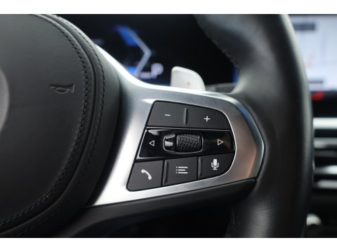BMW 3-serie 330e M-Sport | Rijklaar! | Widescreen | ShadowLine | HUD | Dodehoek | Leder | Stuur-Stoelverw. | Nav+App.Connect | Sfeerverl. | Elek. Klep | LED | Rijmodus | Cruise V