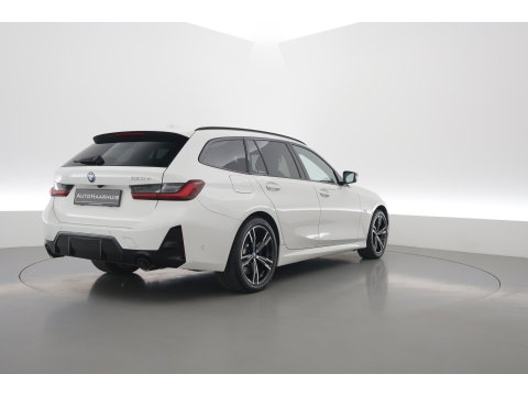 BMW 3-serie 330e M-Sport | Rijklaar! | Widescreen | ShadowLine | HUD | Dodehoek | Leder | Stuur-Stoelverw. | Nav+App.Connect | Sfeerverl. | Elek. Klep | LED | Rijmodus | Cruise V