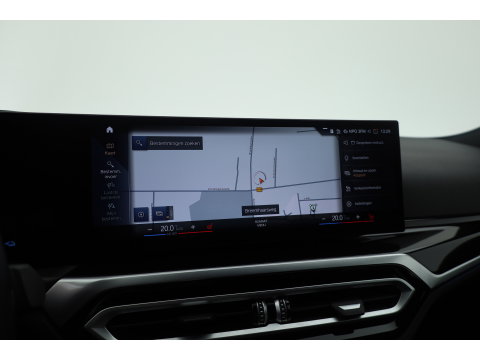 BMW 3-serie 330e M-Sport | Rijklaar! | Widescreen | ShadowLine | HUD | Dodehoek | Leder | Stuur-Stoelverw. | Nav+App.Connect | Sfeerverl. | Elek. Klep | LED | Rijmodus | Cruise V