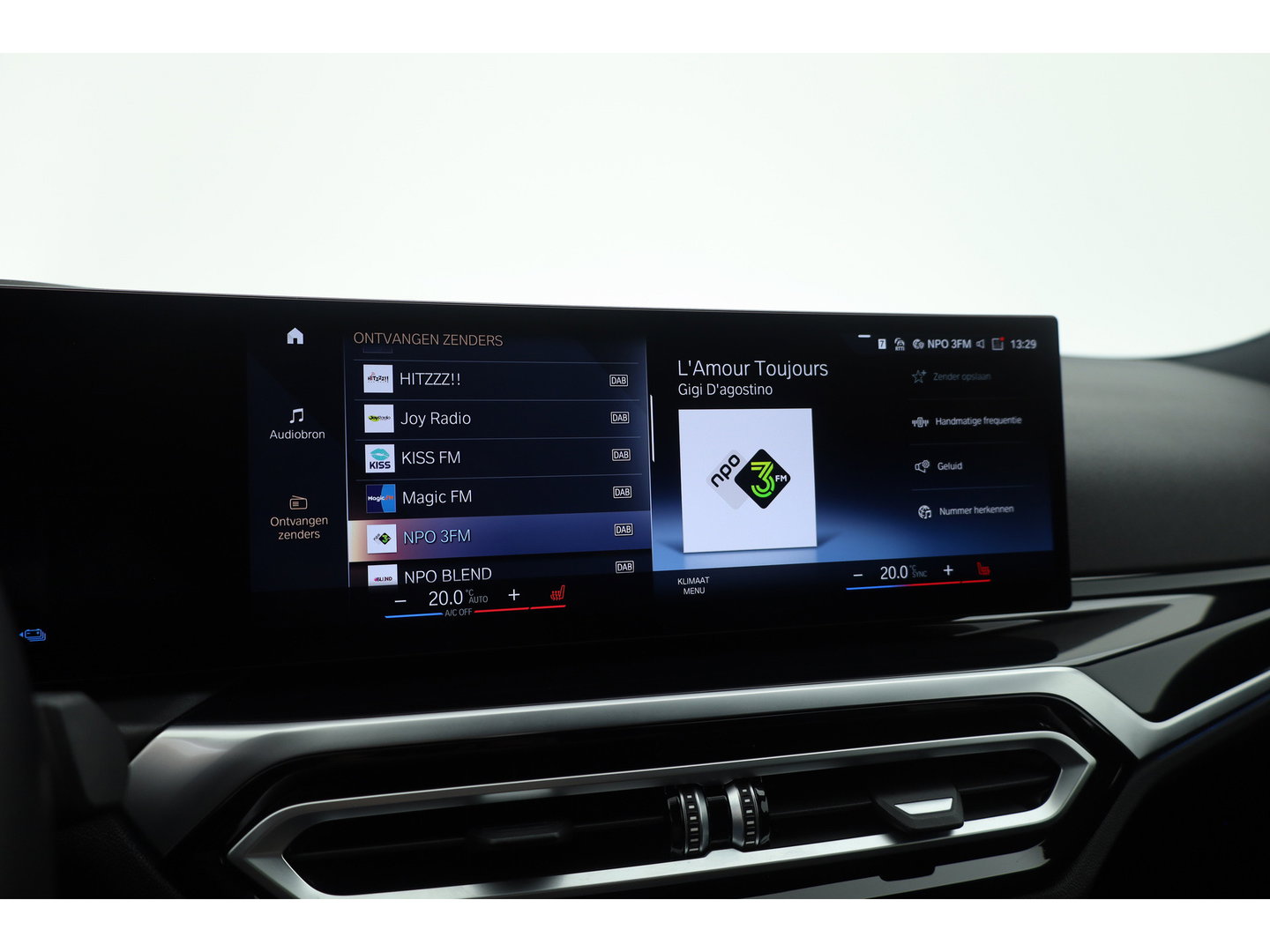 BMW 3-serie 330e M-Sport | Rijklaar! | Widescreen | ShadowLine | HUD | Dodehoek | Leder | Stuur-Stoelverw. | Nav+App.Connect | Sfeerverl. | Elek. Klep | LED | Rijmodus | Cruise V