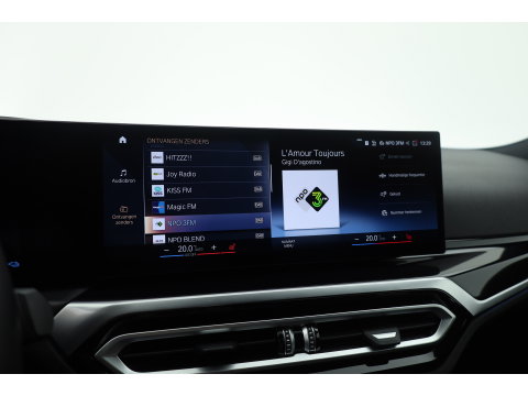 BMW 3-serie 330e M-Sport | Rijklaar! | Widescreen | ShadowLine | HUD | Dodehoek | Leder | Stuur-Stoelverw. | Nav+App.Connect | Sfeerverl. | Elek. Klep | LED | Rijmodus | Cruise V