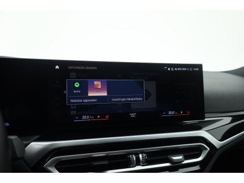 BMW 3-serie 330e M-Sport | Rijklaar! | Widescreen | ShadowLine | HUD | Dodehoek | Leder | Stuur-Stoelverw. | Nav+App.Connect | Sfeerverl. | Elek. Klep | LED | Rijmodus | Cruise V