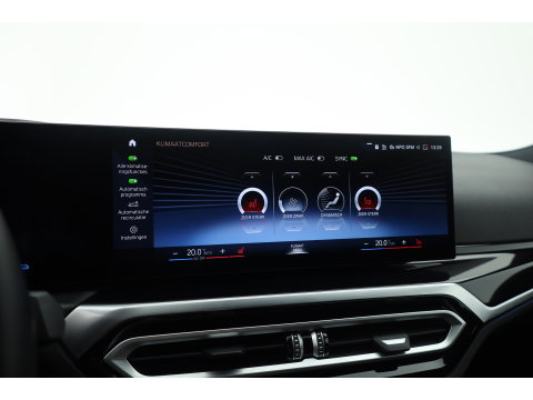 BMW 3-serie 330e M-Sport | Rijklaar! | Widescreen | ShadowLine | HUD | Dodehoek | Leder | Stuur-Stoelverw. | Nav+App.Connect | Sfeerverl. | Elek. Klep | LED | Rijmodus | Cruise V