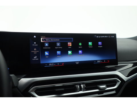 BMW 3-serie 330e M-Sport | Rijklaar! | Widescreen | ShadowLine | HUD | Dodehoek | Leder | Stuur-Stoelverw. | Nav+App.Connect | Sfeerverl. | Elek. Klep | LED | Rijmodus | Cruise V