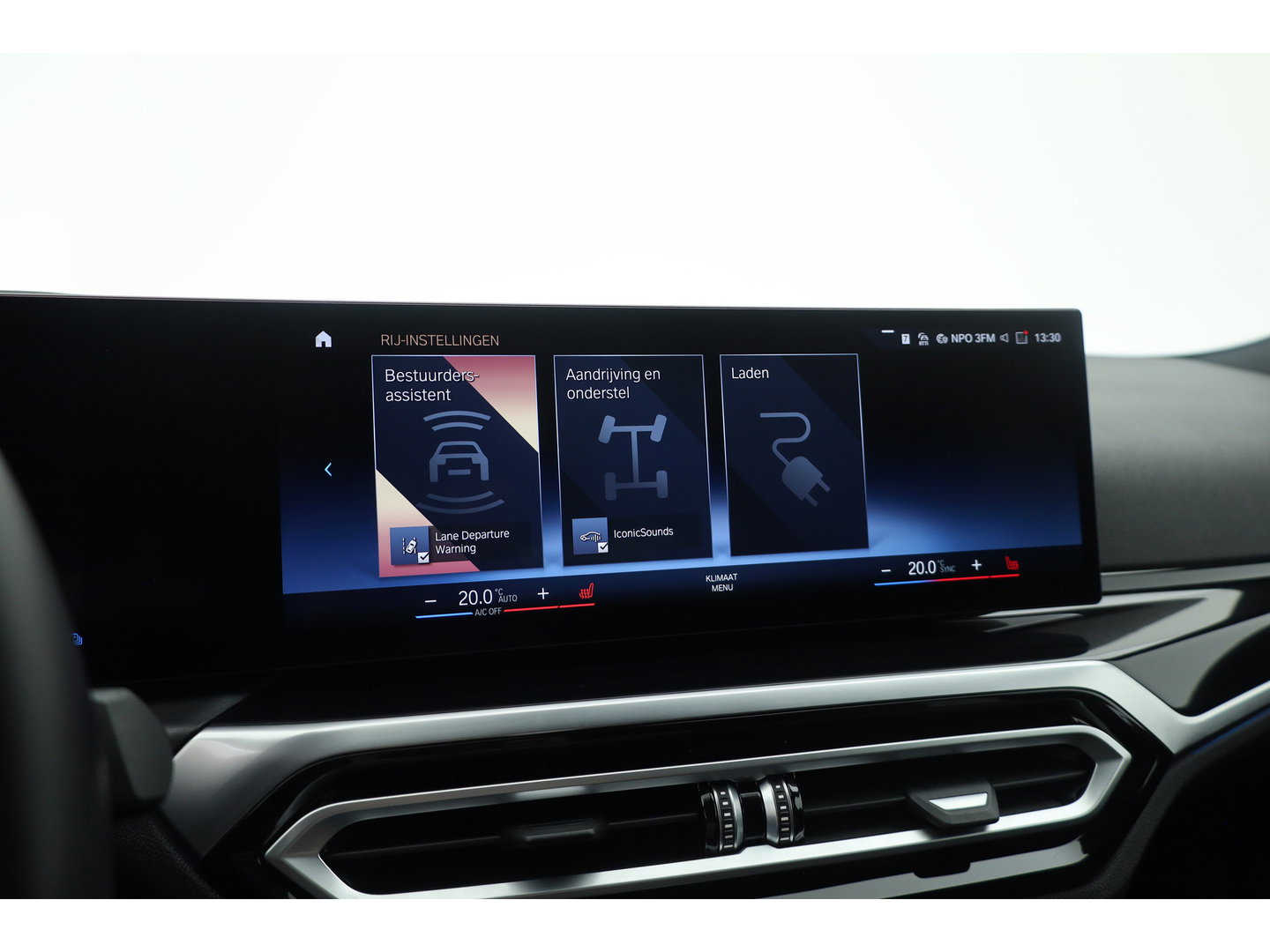 BMW 3-serie 330e M-Sport | Rijklaar! | Widescreen | ShadowLine | HUD | Dodehoek | Leder | Stuur-Stoelverw. | Nav+App.Connect | Sfeerverl. | Elek. Klep | LED | Rijmodus | Cruise V